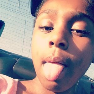 Meet your Posher, Simone